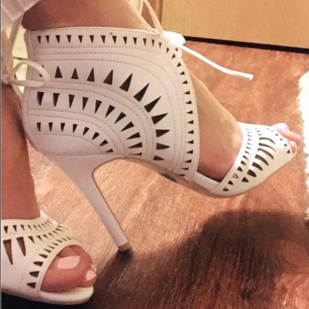 Tie in front heels! Super cute